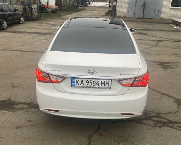 Белый Хендай Соната, объемом двигателя 2.36 л и пробегом 169 тыс. км за 8500 $, фото 16 на Automoto.ua