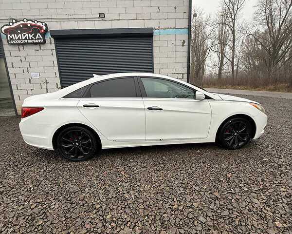Білий Хендай Соната, об'ємом двигуна 2.36 л та пробігом 250 тис. км за 7000 $, фото 4 на Automoto.ua