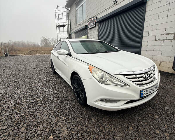 Білий Хендай Соната, об'ємом двигуна 2.36 л та пробігом 250 тис. км за 7000 $, фото 5 на Automoto.ua