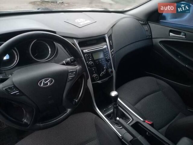 Белый Хендай Соната, объемом двигателя 2 л и пробегом 197 тыс. км за 7500 $, фото 8 на Automoto.ua