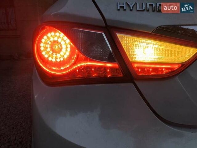 Білий Хендай Соната, об'ємом двигуна 2.36 л та пробігом 693 тис. км за 7500 $, фото 32 на Automoto.ua