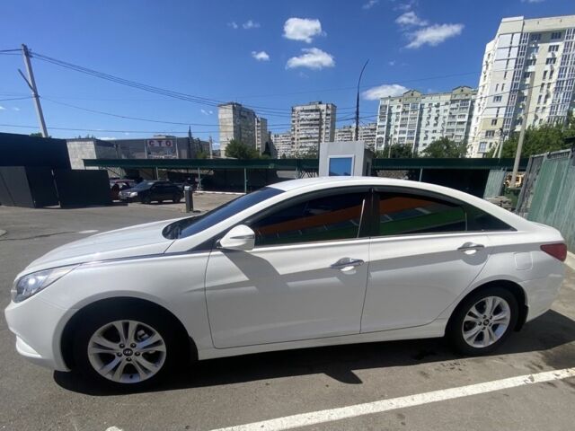 Білий Хендай Соната, об'ємом двигуна 2 л та пробігом 211 тис. км за 10800 $, фото 1 на Automoto.ua