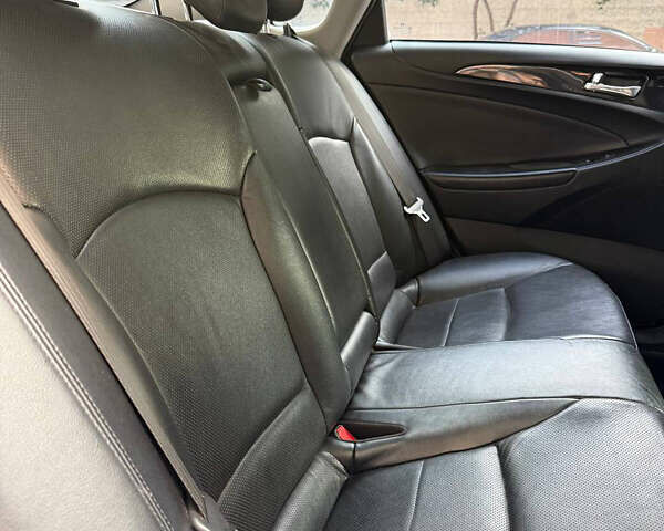 Белый Хендай Соната, объемом двигателя 2.4 л и пробегом 224 тыс. км за 9300 $, фото 10 на Automoto.ua