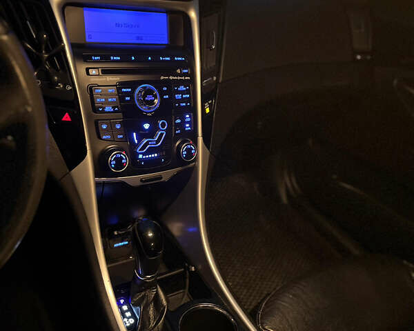 Белый Хендай Соната, объемом двигателя 2.36 л и пробегом 288 тыс. км за 7200 $, фото 14 на Automoto.ua