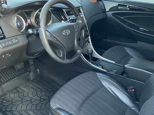 Білий Хендай Соната, об'ємом двигуна 2 л та пробігом 211 тис. км за 10800 $, фото 4 на Automoto.ua