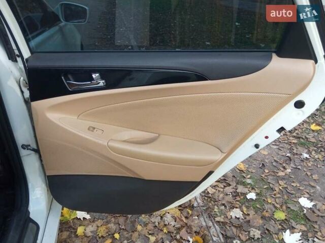 Белый Хендай Соната, объемом двигателя 2.4 л и пробегом 218 тыс. км за 6800 $, фото 19 на Automoto.ua