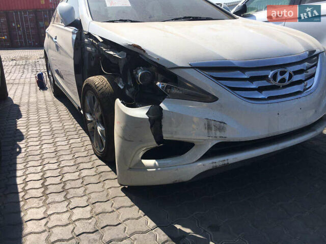 Белый Хендай Соната, объемом двигателя 2.36 л и пробегом 288 тыс. км за 7200 $, фото 16 на Automoto.ua