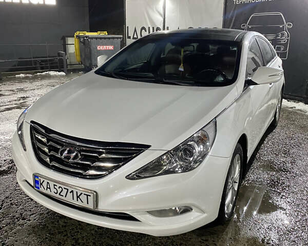 Білий Хендай Соната, об'ємом двигуна 2.36 л та пробігом 78 тис. км за 12500 $, фото 3 на Automoto.ua