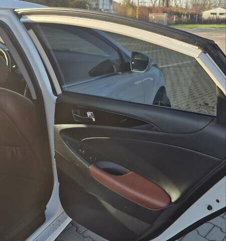 Білий Хендай Соната, об'ємом двигуна 2.36 л та пробігом 224 тис. км за 10000 $, фото 11 на Automoto.ua