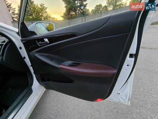 Білий Хендай Соната, об'ємом двигуна 2.36 л та пробігом 693 тис. км за 7500 $, фото 15 на Automoto.ua