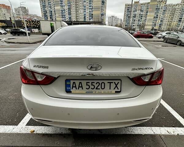 Белый Хендай Соната, объемом двигателя 2 л и пробегом 160 тыс. км за 7500 $, фото 10 на Automoto.ua