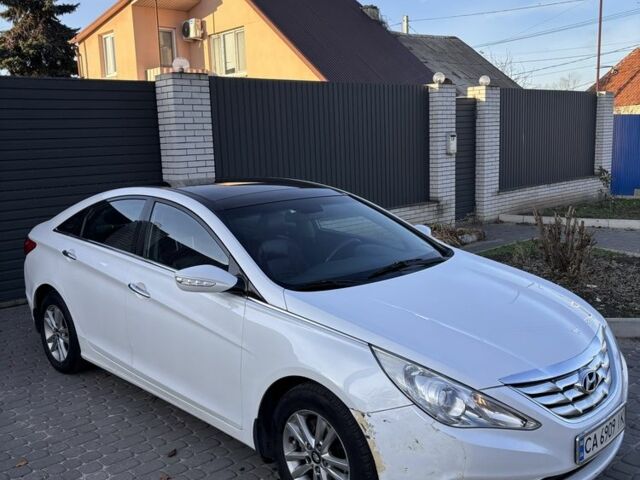 Белый Хендай Соната, объемом двигателя 2.4 л и пробегом 700 тыс. км за 7000 $, фото 1 на Automoto.ua