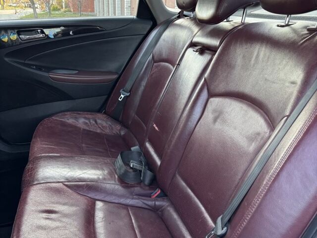 Белый Хендай Соната, объемом двигателя 2.4 л и пробегом 700 тыс. км за 7000 $, фото 13 на Automoto.ua