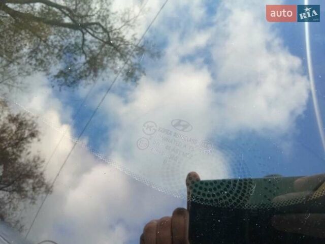 Белый Хендай Соната, объемом двигателя 2.4 л и пробегом 218 тыс. км за 6800 $, фото 12 на Automoto.ua