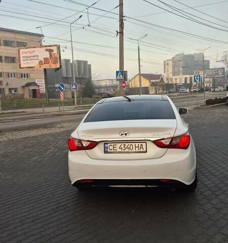 Белый Хендай Соната, объемом двигателя 2.36 л и пробегом 226 тыс. км за 8000 $, фото 6 на Automoto.ua