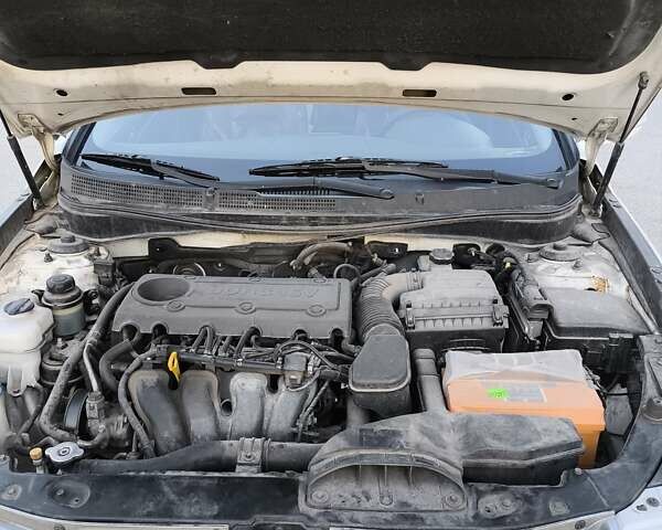 Білий Хендай Соната, об'ємом двигуна 2.36 л та пробігом 693 тис. км за 7500 $, фото 24 на Automoto.ua