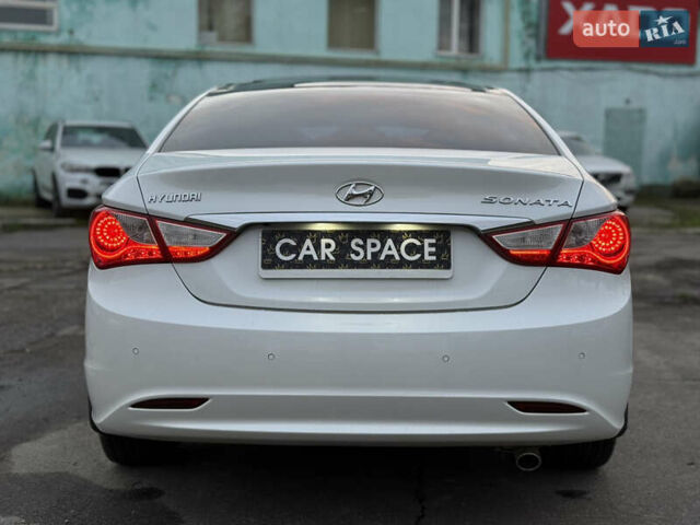 Белый Хендай Соната, объемом двигателя 2.36 л и пробегом 230 тыс. км за 9850 $, фото 8 на Automoto.ua