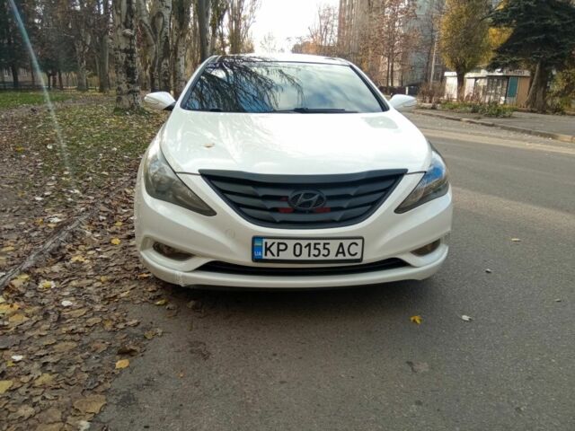 Белый Хендай Соната, объемом двигателя 0 л и пробегом 218 тыс. км за 6800 $, фото 1 на Automoto.ua
