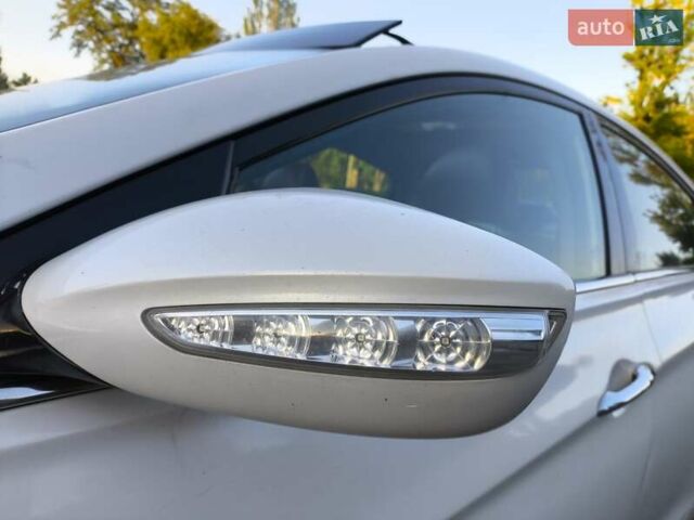 Білий Хендай Соната, об'ємом двигуна 2.36 л та пробігом 693 тис. км за 7500 $, фото 6 на Automoto.ua