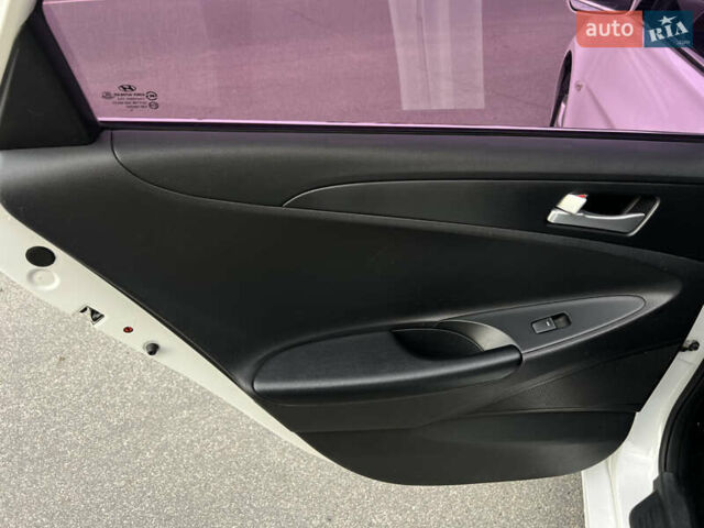 Хендай Соната 2011 в Киеве на Automoto.ua Белый Хендай Соната, объемом двигателя 2 л и пробегом 291 тыс. км за 7600 $, фото 23 на Automoto.ua