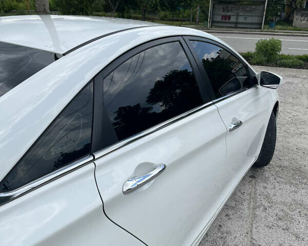 Білий Хендай Соната, об'ємом двигуна 2.4 л та пробігом 278 тис. км за 7200 $, фото 7 на Automoto.ua