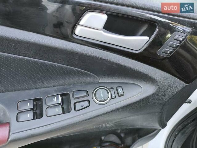 Білий Хендай Соната, об'ємом двигуна 2.36 л та пробігом 693 тис. км за 7500 $, фото 19 на Automoto.ua