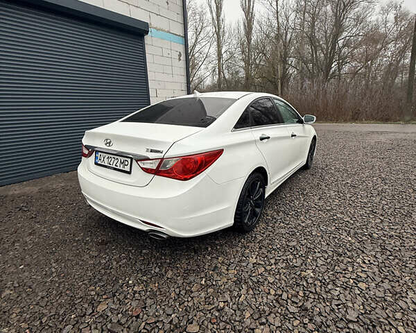 Білий Хендай Соната, об'ємом двигуна 2.36 л та пробігом 250 тис. км за 7000 $, фото 3 на Automoto.ua