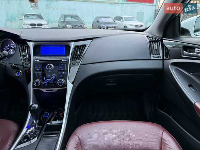 Белый Хендай Соната, объемом двигателя 2.36 л и пробегом 230 тыс. км за 9850 $, фото 15 на Automoto.ua