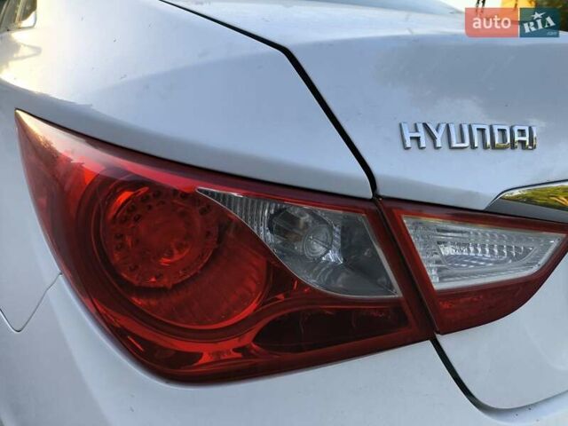 Білий Хендай Соната, об'ємом двигуна 2.36 л та пробігом 693 тис. км за 7500 $, фото 11 на Automoto.ua