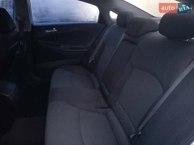 Белый Хендай Соната, объемом двигателя 2 л и пробегом 197 тыс. км за 7500 $, фото 9 на Automoto.ua