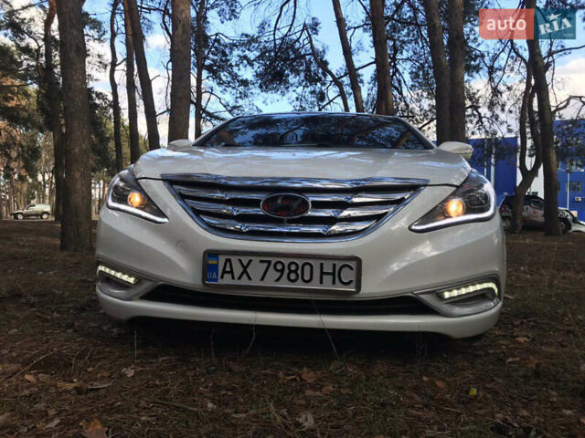 Белый Хендай Соната, объемом двигателя 2.36 л и пробегом 288 тыс. км за 7200 $, фото 4 на Automoto.ua