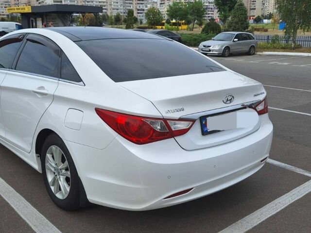 Хендай Соната 2011 в Киеве на Automoto.ua Белый Хендай Соната, объемом двигателя 2 л и пробегом 200 тыс. км за 8284 $, фото 4 на Automoto.ua