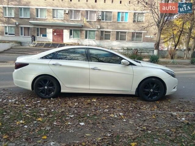 Белый Хендай Соната, объемом двигателя 2.4 л и пробегом 218 тыс. км за 6800 $, фото 4 на Automoto.ua