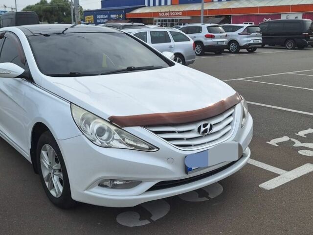 Хендай Соната 2011 в Киеве на Automoto.ua Белый Хендай Соната, объемом двигателя 2 л и пробегом 200 тыс. км за 8284 $, фото 1 на Automoto.ua