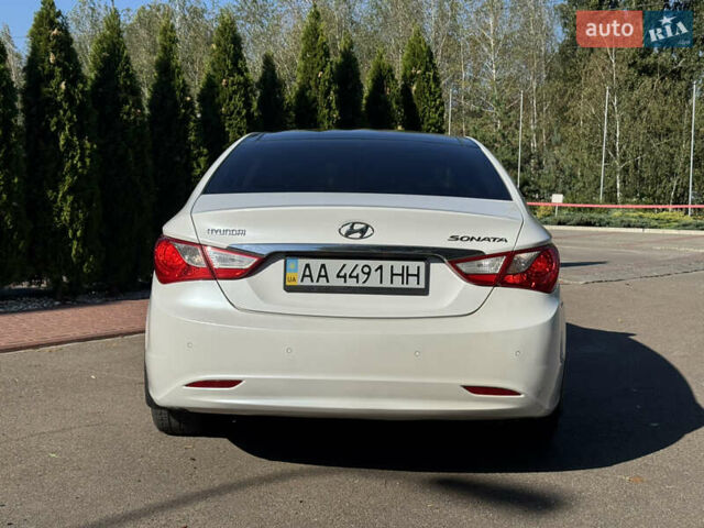 Білий Хендай Соната, об'ємом двигуна 2 л та пробігом 81 тис. км за 8490 $, фото 4 на Automoto.ua
