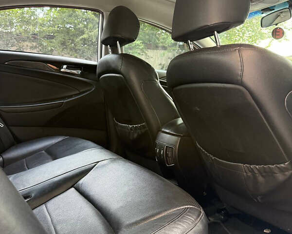 Белый Хендай Соната, объемом двигателя 2.4 л и пробегом 224 тыс. км за 9300 $, фото 9 на Automoto.ua