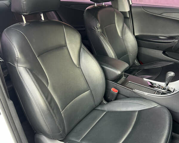 Хендай Соната 2011 в Киеве на Automoto.ua Белый Хендай Соната, объемом двигателя 2 л и пробегом 291 тыс. км за 7600 $, фото 16 на Automoto.ua