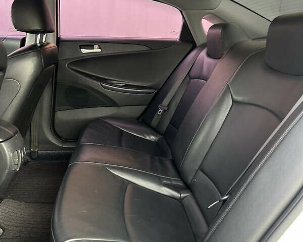 Хендай Соната 2011 в Киеве на Automoto.ua Белый Хендай Соната, объемом двигателя 2 л и пробегом 291 тыс. км за 7600 $, фото 24 на Automoto.ua