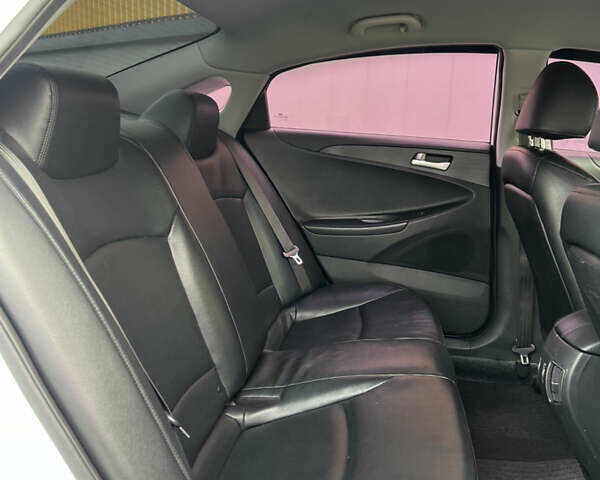 Хендай Соната 2011 в Киеве на Automoto.ua Белый Хендай Соната, объемом двигателя 2 л и пробегом 291 тыс. км за 7600 $, фото 26 на Automoto.ua