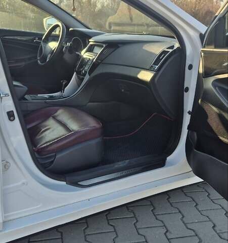 Білий Хендай Соната, об'ємом двигуна 2.36 л та пробігом 224 тис. км за 10000 $, фото 10 на Automoto.ua