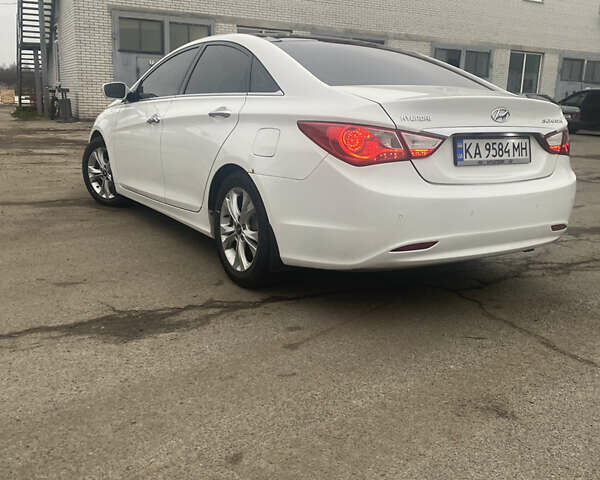 Белый Хендай Соната, объемом двигателя 2.36 л и пробегом 169 тыс. км за 8500 $, фото 14 на Automoto.ua