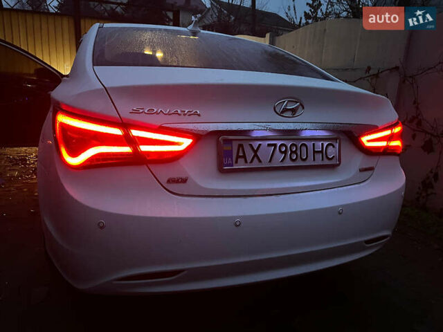 Белый Хендай Соната, объемом двигателя 2.36 л и пробегом 288 тыс. км за 7200 $, фото 10 на Automoto.ua