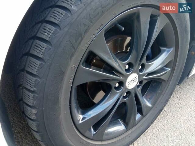 Белый Хендай Соната, объемом двигателя 2.4 л и пробегом 218 тыс. км за 6800 $, фото 14 на Automoto.ua