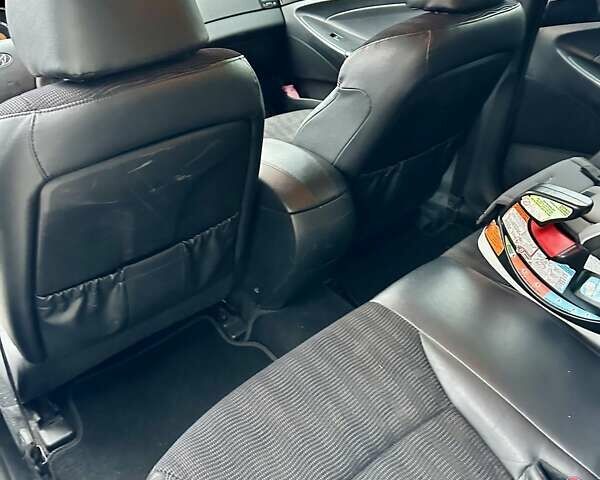 Белый Хендай Соната, объемом двигателя 2 л и пробегом 160 тыс. км за 7500 $, фото 11 на Automoto.ua