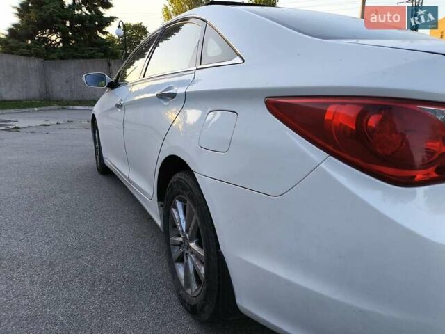 Білий Хендай Соната, об'ємом двигуна 2.36 л та пробігом 693 тис. км за 7500 $, фото 3 на Automoto.ua
