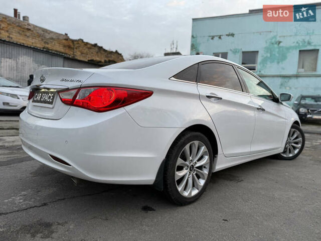 Белый Хендай Соната, объемом двигателя 2.36 л и пробегом 230 тыс. км за 9850 $, фото 10 на Automoto.ua