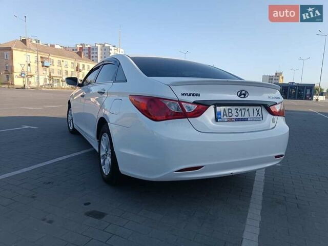 Белый Хендай Соната, объемом двигателя 2 л и пробегом 190 тыс. км за 7900 $, фото 3 на Automoto.ua