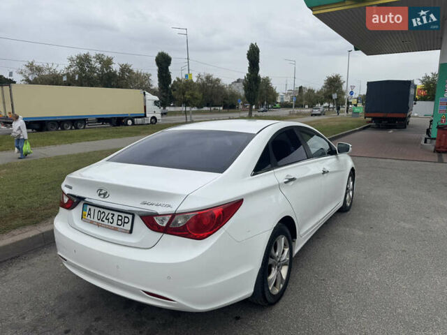 Белый Хендай Соната, объемом двигателя 2 л и пробегом 306 тыс. км за 6400 $, фото 4 на Automoto.ua