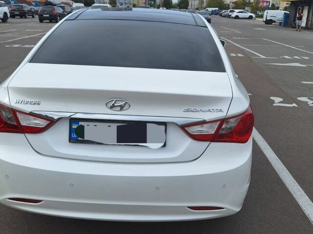 Хендай Соната 2011 в Киеве на Automoto.ua Белый Хендай Соната, объемом двигателя 2 л и пробегом 200 тыс. км за 8284 $, фото 3 на Automoto.ua