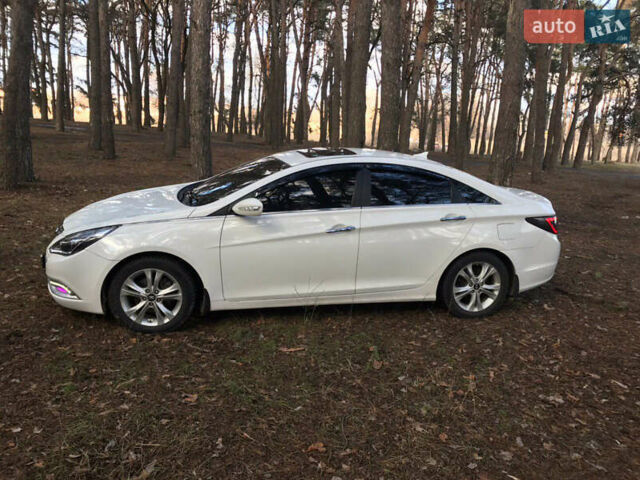 Белый Хендай Соната, объемом двигателя 2.36 л и пробегом 288 тыс. км за 7200 $, фото 8 на Automoto.ua